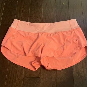 LULULEMON speed up low rise short length 2.5